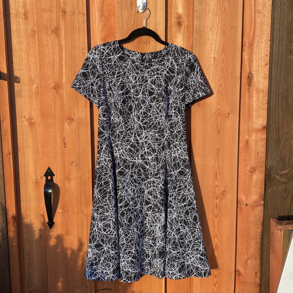 DKNY Short Sleeve Black with White Pattern Dress Size 8